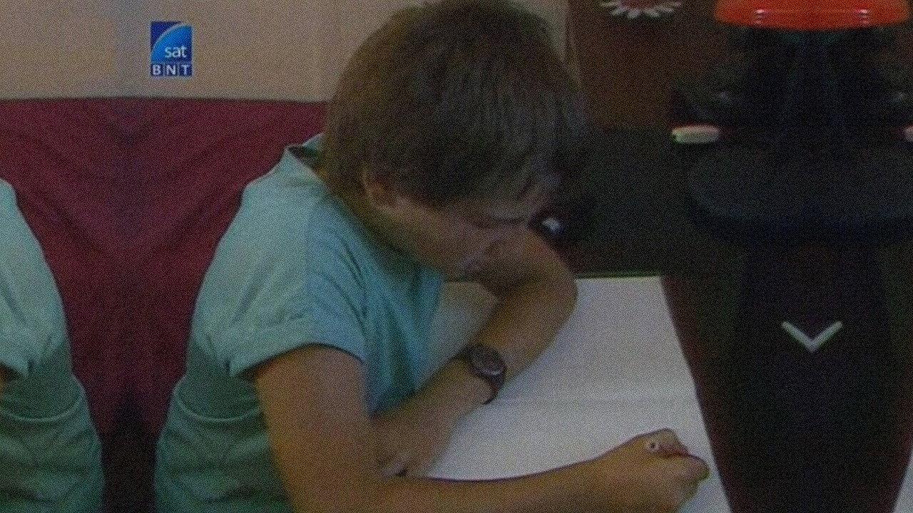 Старичок в клетчатых брюках