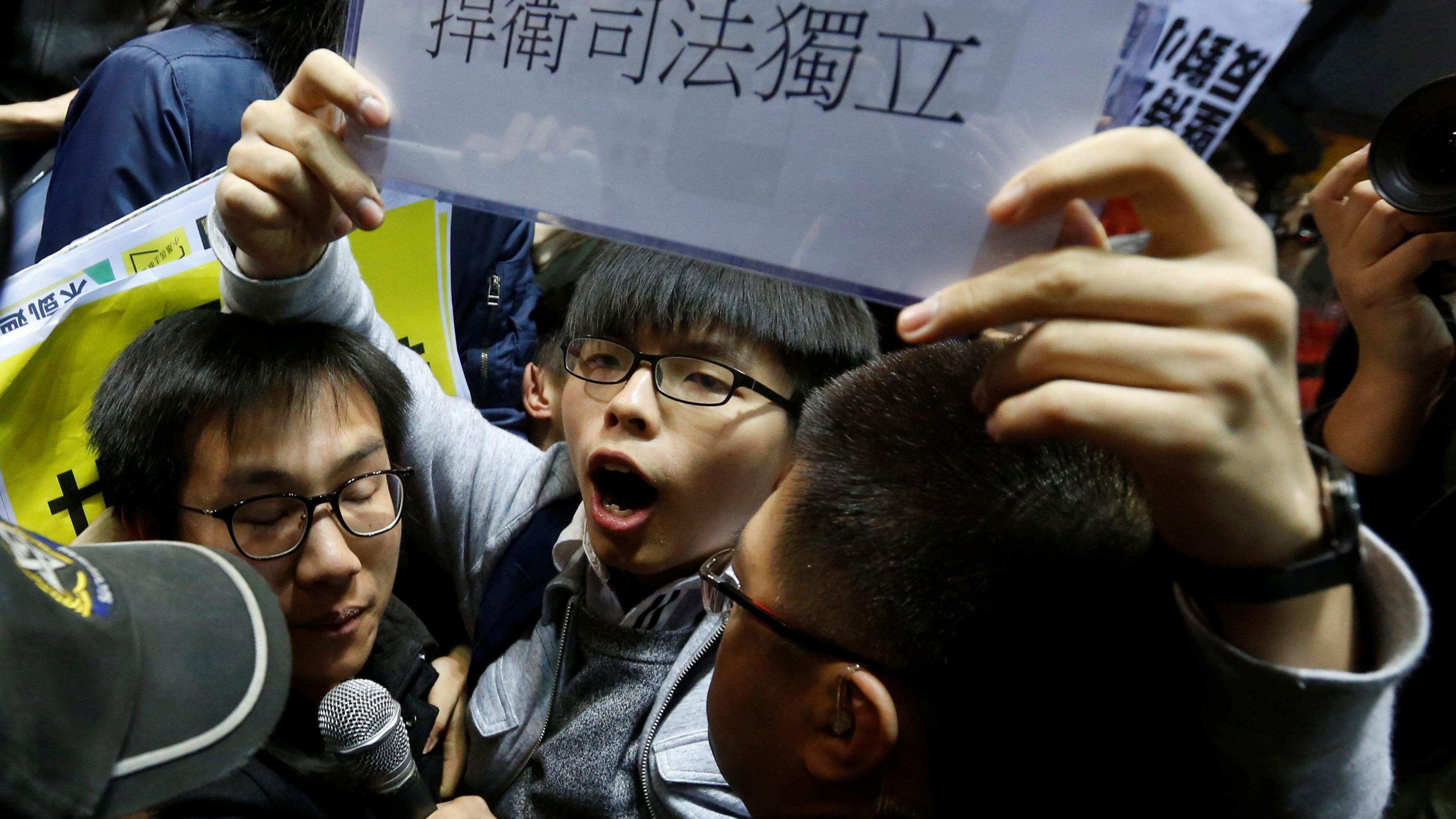 黄之锋:青年人物对抗超级强权